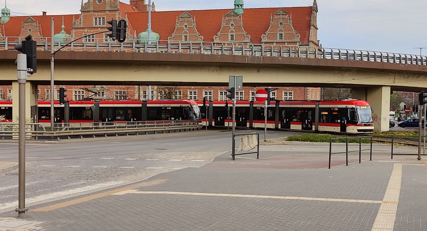 Tramwaj zablokował węzeł Unii Europejskiej  - Zdjęcie główne