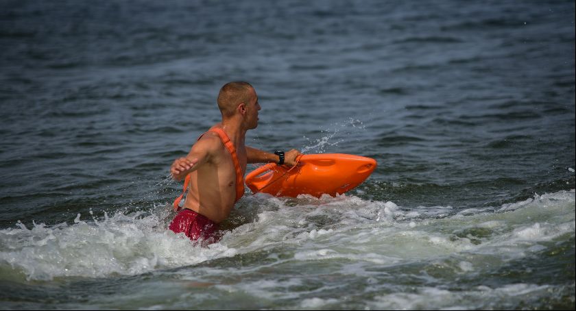 Kilkaset inwerwencji ratowników na gdańskich plażach - Zdjęcie główne