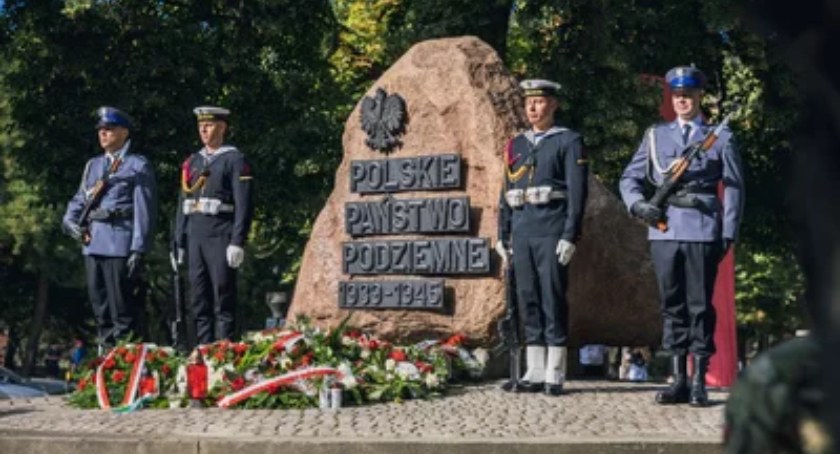 Obchody 79. rocznicy wybuchu Powstania Warszawskiego. Zawyją syreny  - Zdjęcie główne