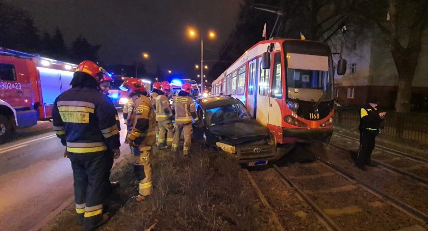 Wypadek na Kartuskiej. Jedna osoba jest poszkodowana [ZDJĘCIA] - Zdjęcie główne