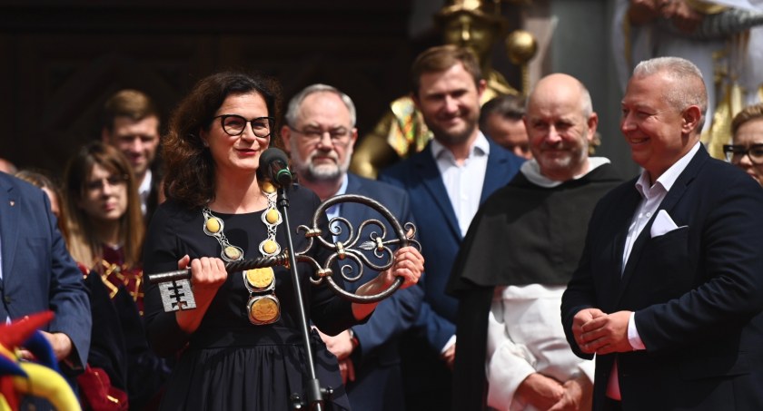 Kupcy przejęli klucze do miasta. Jarmark św. Dominika rozpoczęty - Zdjęcie główne