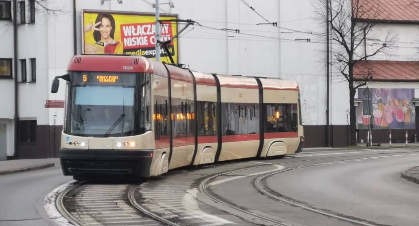 Feryjne zmiany w transporcie zbiorowym. Nieco mniej kursów - Zdjęcie główne