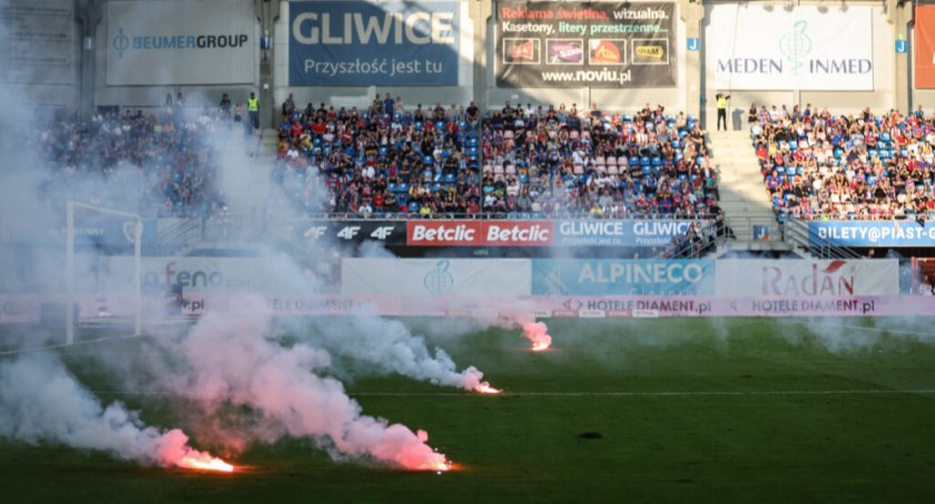 Lechia oficjalnie ukarana. Zakaz wyjazdów oraz duża grzywna - Zdjęcie główne