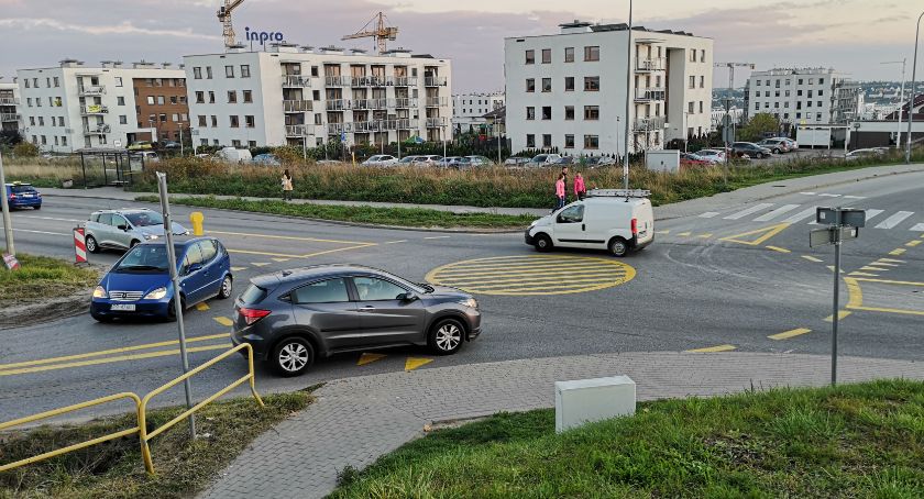 Przepychanki wokół ronda na Jasieniu. Cierpią mieszkańcy - Zdjęcie główne