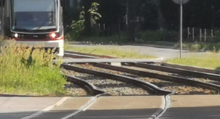 W upale tramwaje tańczą na krzywych torowiskach [WIDEO] - Zdjęcie główne