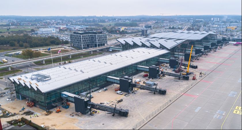 Terminal lotniska rośnie w oczach - Zdjęcie główne