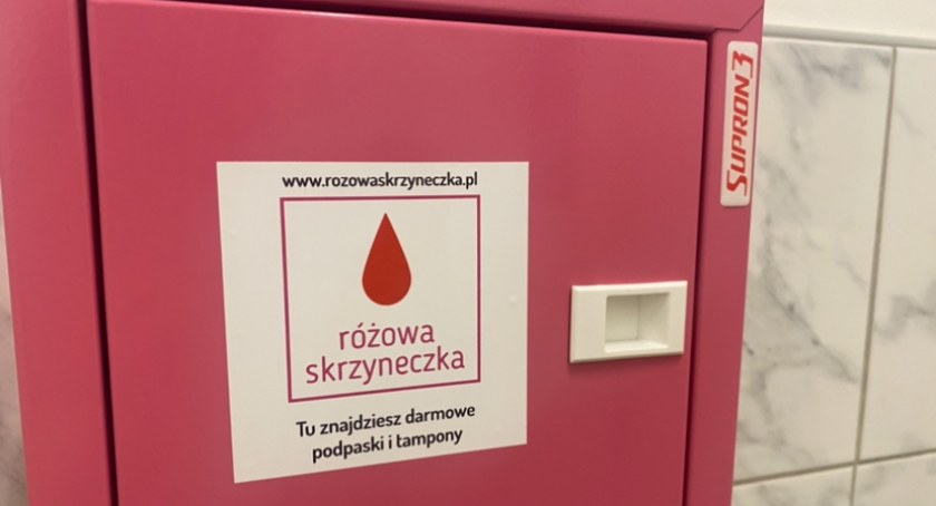 Środki menstruacyjne bardziej dostępne. Zawiśnie więcej różowych skrzyneczek  - Zdjęcie główne