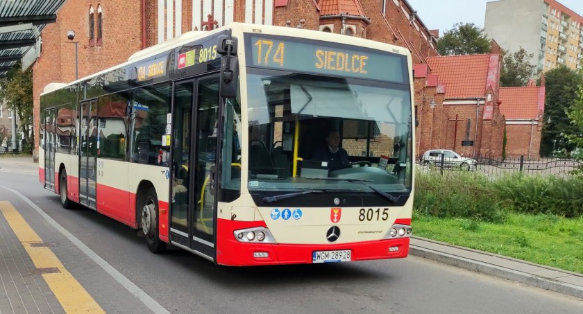 Setki odwołanych kursów. Pasażerowie odcięci od transportu publicznego - Zdjęcie główne