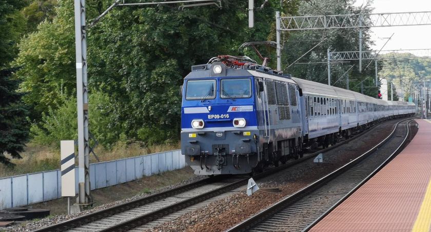 Tłumy w pociągach znad morza. PKP Intercity uruchomi dziś dodatkowy pociąg do stolicy - Zdjęcie główne