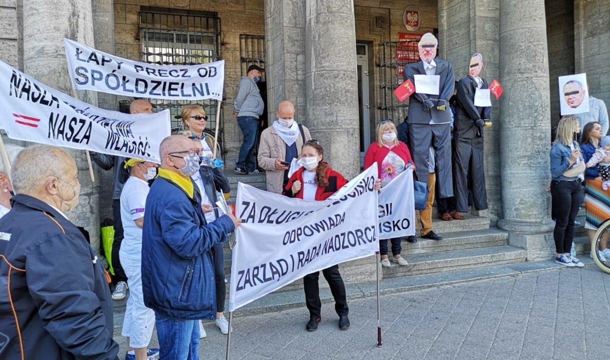 "Gdzie są sądy i prokuratura"? Protest mieszkańców spółdzielni Ujeścisko - Zdjęcie główne