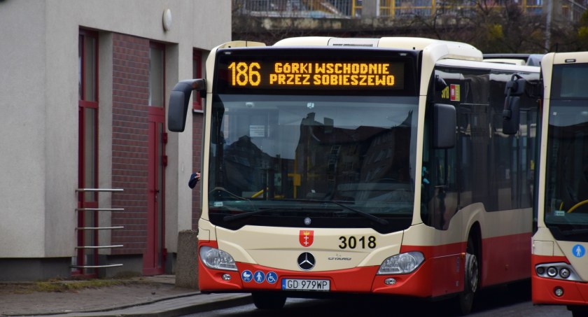 Szykuje się długi weekend. Sprawdź zmiany w transporcie zbiorowym! - Zdjęcie główne