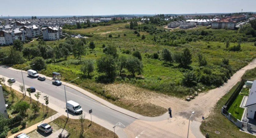 Na Oruni powstanie nowe boisko i pumptrack. Umowa podpisana - Zdjęcie główne