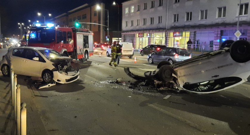 Poważny wypadek na ulicy Kołobrzeskiej. Są poszkodowani [ZDJĘCIA] - Zdjęcie główne