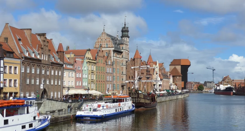 Parking płatny Gdańsk – bezpieczne miejsce postojowe - Zdjęcie główne