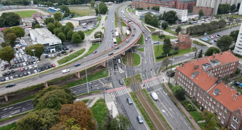 Zmiany w organizacji ruchu na estakadzie przy Bramie Żuławskiej. Będą utrudnienia - Zdjęcie główne