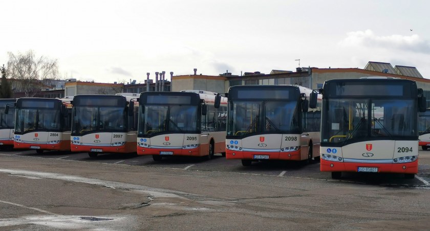 Autobusem i tramwajem w dniu wyborów za darmo. Będą dodatkowe połączenia - Zdjęcie główne