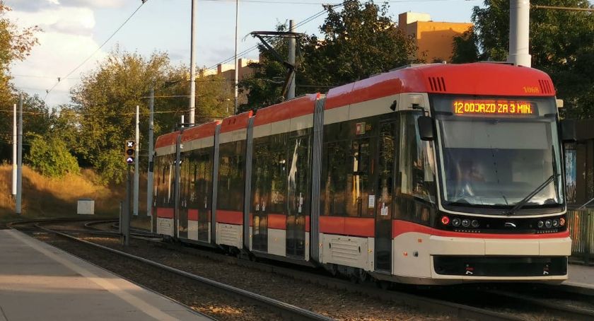 Dostawa tramwajów na półmetku. Pesa przyspieszyła dostawy - Zdjęcie główne