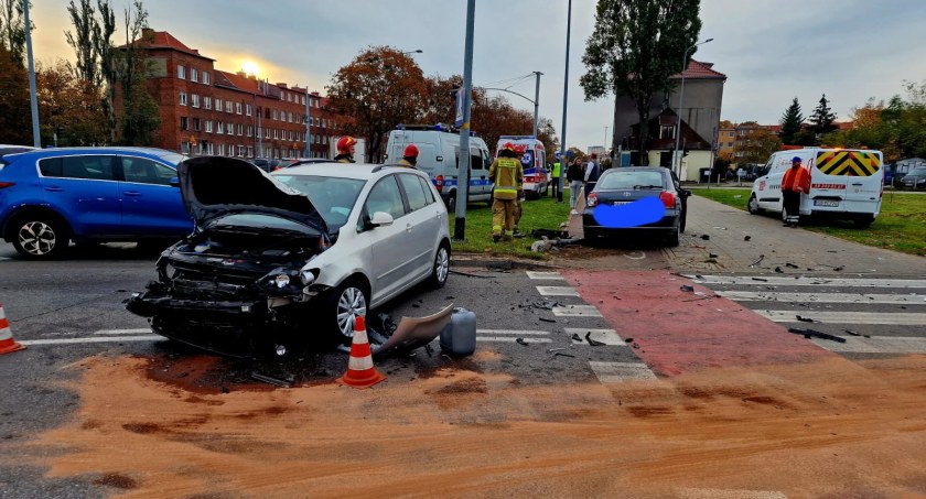 Groźnie wyglądający wypadek na alei Legionów [ZDJĘCIA] - Zdjęcie główne