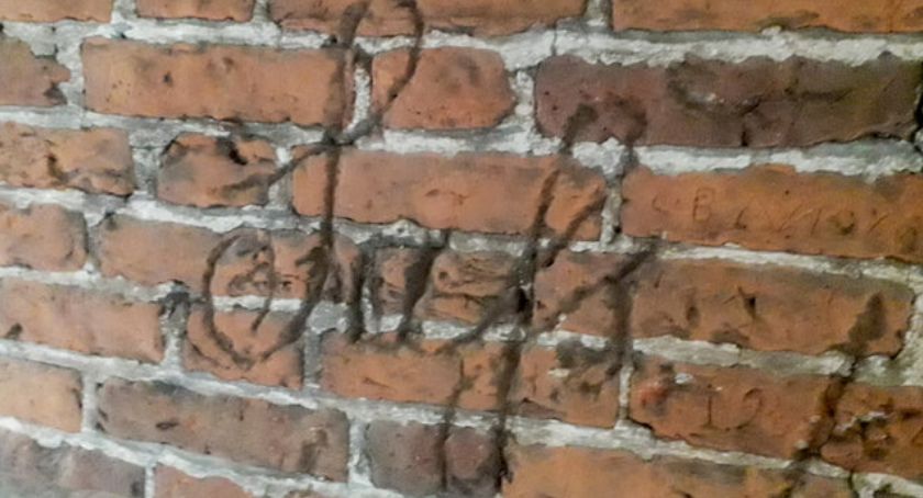 W Wielkim Młynie odkryto historyczne graffiti - Zdjęcie główne