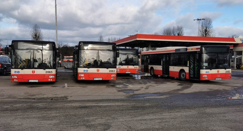 Autobus na Nowej Olchowej. Jest zmiana trasy i cięcia kursów - Zdjęcie główne