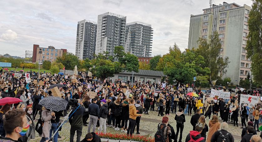 Policjanci zatrzymali siedem osób w czasie sobotnich manifestacji  - Zdjęcie główne