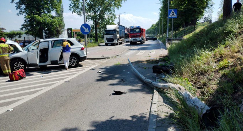 Wypadek na Trakcie św. Wojciecha. Droga jest zablokowana [ZDJĘCIA] - Zdjęcie główne