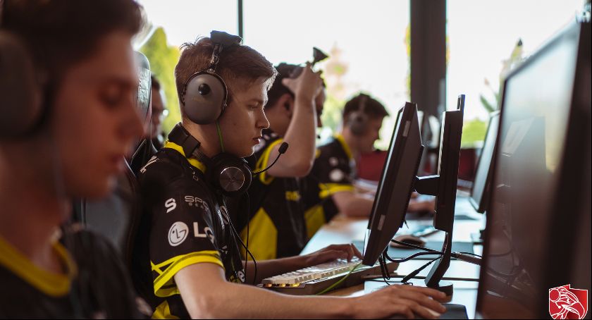 Finał rozgrywek w Counter Strike: Global Offensive... na plaży - Zdjęcie główne