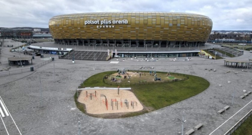 Przy stadionie powstała strefa relaksu. Jakie oferuje atrakcje?  - Zdjęcie główne