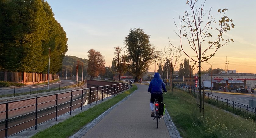 Orunia. Piesi vs. rowerzyści na wale kanału Raduni. Będzie bezpieczniej? - Zdjęcie główne