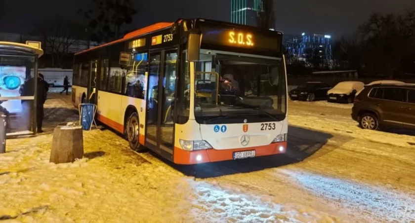 Autobus SOS udziela wsparcia na gdańskich ulicach. Do kiedy będzie jeździł? - Zdjęcie główne