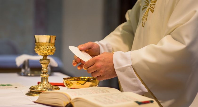 Nowe limity w kościołach. Od niedzieli brak dyspensy - Zdjęcie główne