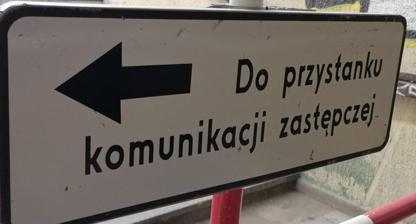 Wykolejenie tramwaju na Żabiance. Kursują autobusy zastępcze - Zdjęcie główne