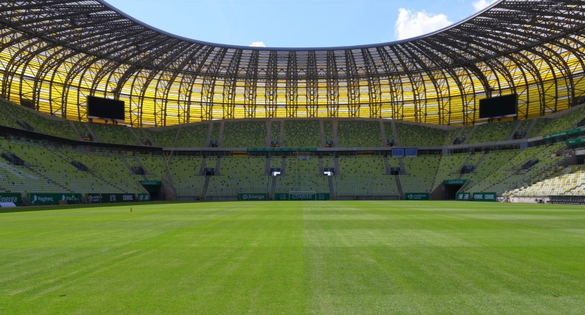 Wejdź na murawę bursztynowego stadionu. Jest rzadka okazja - Zdjęcie główne