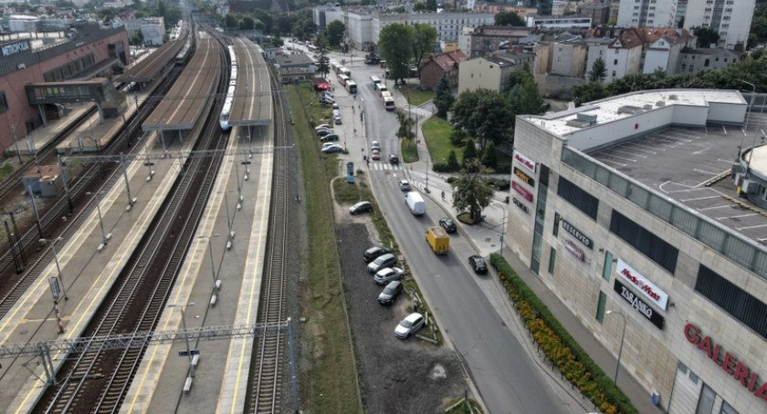 Wrzeszcz. Rusza budowa parkingu dla rowerów w pobliżu dworca. Aktywiści sceptyczni wobec projektu - Zdjęcie główne