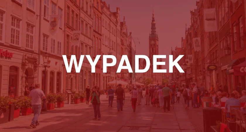 Wypadek w centrum Gdańska. 64-latka dachowała - Zdjęcie główne