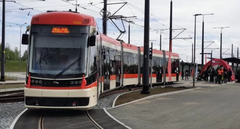 Od poniedziałku nowe limity w transporcie i sprzedaż biletów w pojazdach - Zdjęcie główne