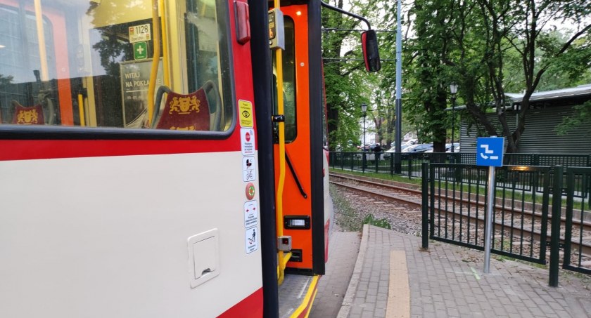 Będzie łatwiej wsiąść do tramwaju. Motorniczowie będą wysuwać dodatkowy stopień - Zdjęcie główne