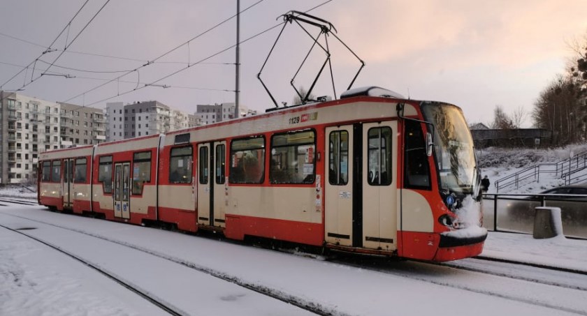 Nowe czasy przejazdu, więcej kursów. Zmiany na liniach tramwajowych - Zdjęcie główne