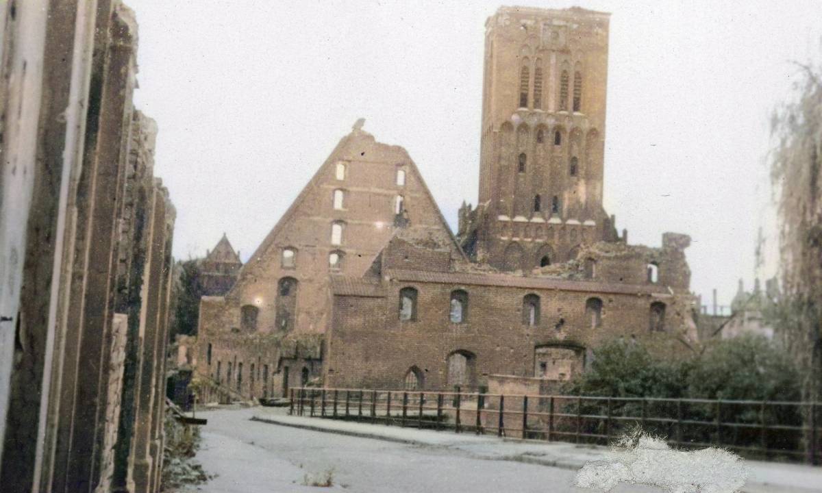 Gdańsk: zniszczone budynki, odgruzowywanie