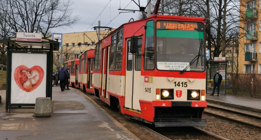 To już rok bez wysokopodłogowych tramwajów. W niedzielę nostalgiczna przejażdżka - Zdjęcie główne