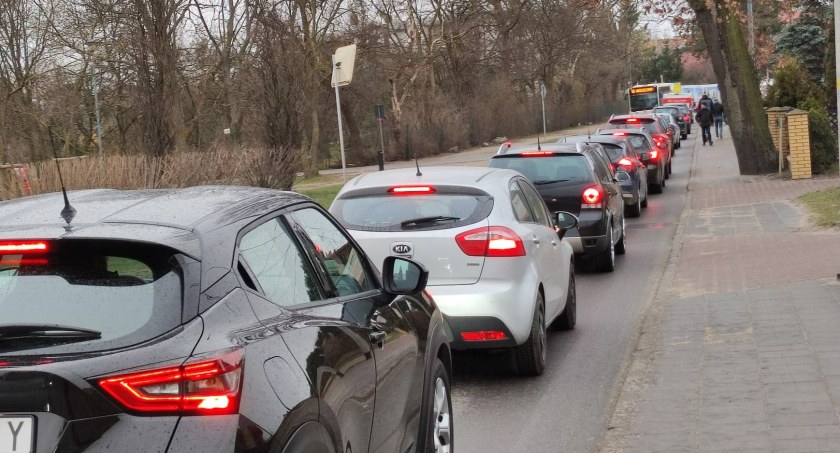 Gigantyczny korek na Ujeścisku. Przyczyną nowa organizacja ruchu [ZDJĘCIA] - Zdjęcie główne