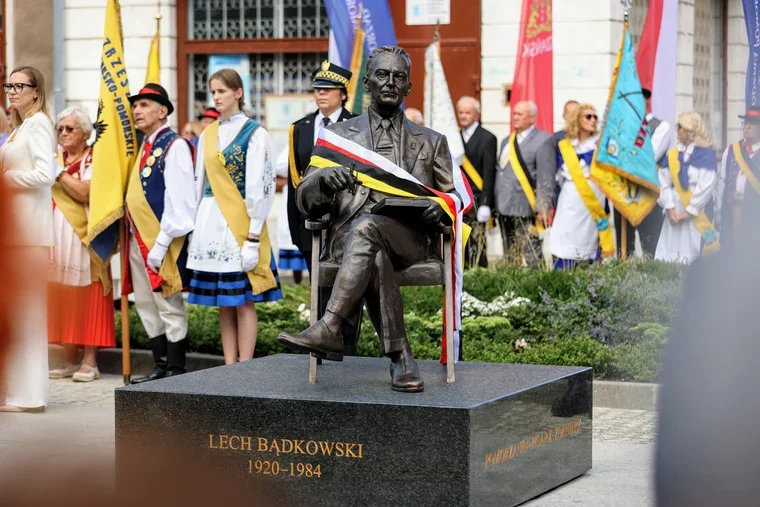 Pomnik Lecha Bądkowskiego odsłonięty - Zdjęcie główne