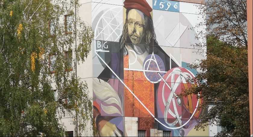 Mural gdańskiej biblioteki zdobi miejską przestrzeń - Zdjęcie główne