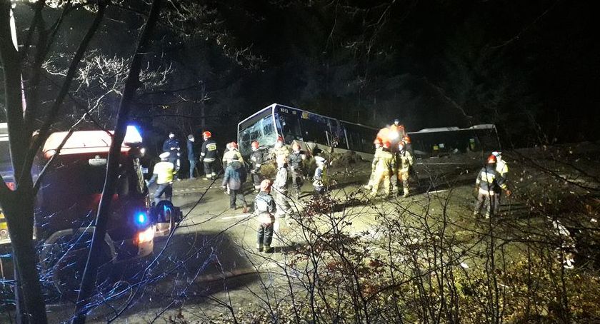 Kilka godzin trwało usuwanie skutków wypadku na Spacerowej [ZDJĘCIA, WIDEO] - Zdjęcie główne