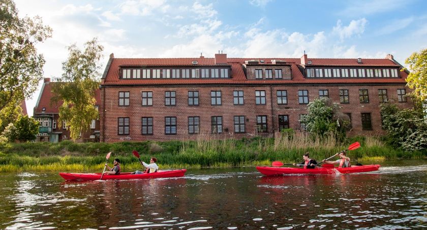 Kajakowy Spacer Miejski – zwiedzaj miasto pływając z przewodnikiem - Zdjęcie główne