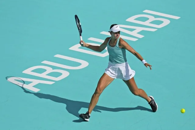 Druga runda WTA w Abu Zabi: prawie czterogodzinny mecz Magdy Linette WIDEO - Zdjęcie główne