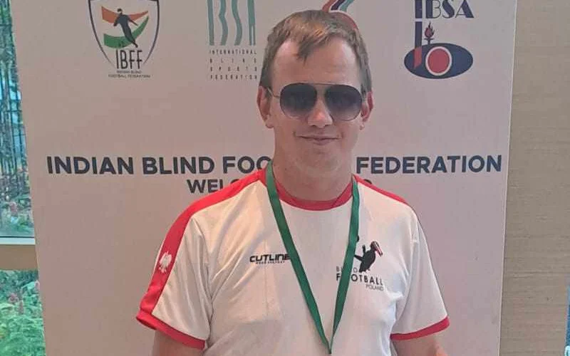 Łukasz Pawlik stracił wzrok przez brutalne pobicie, zdobywa medale z Wartą i kadrą Polski Blind - Zdjęcie główne