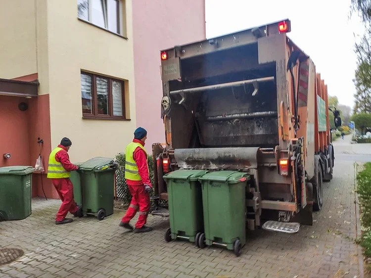Awantura o śmieci w Piotrkowie. Radny twierdzi, że urząd przesadził - Zdjęcie główne