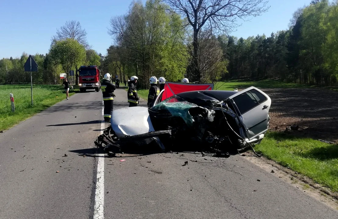 Tragiczny wypadek na drodze pod Sulejowem. Nie żyje jedna osoba - Zdjęcie główne