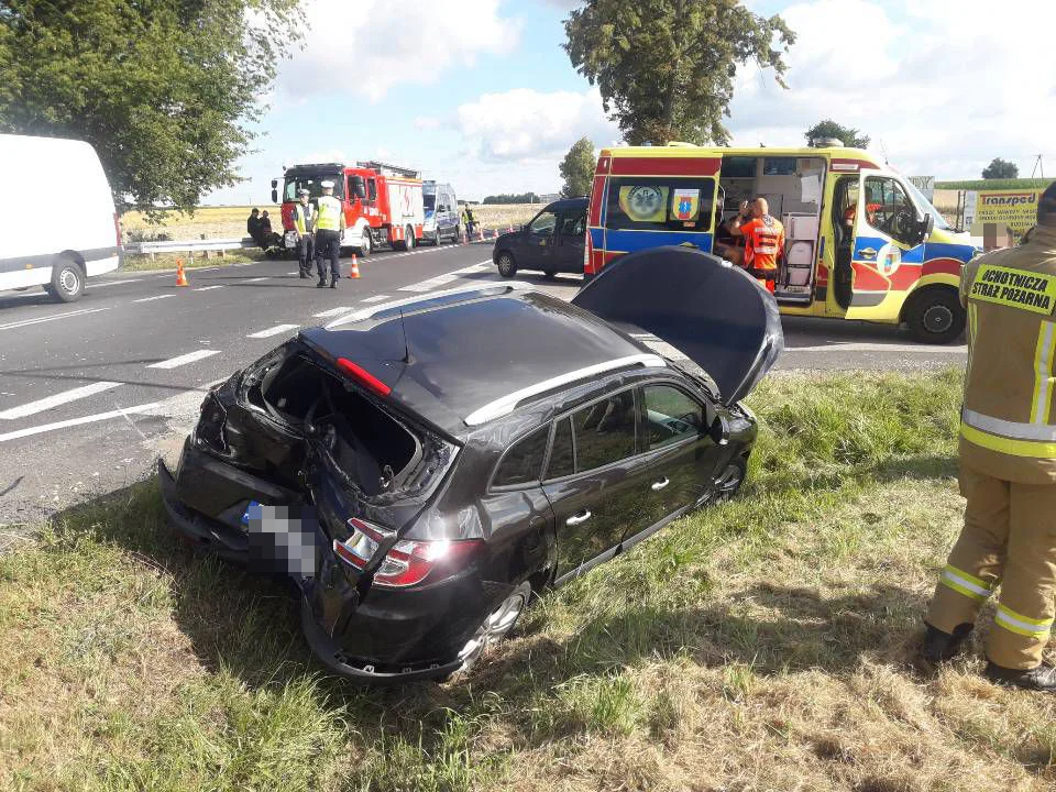 Droga pod Piotrkowem zablokowana! Doszło do groźnego wypadku, jedna osoba ranna [FOTO] - Zdjęcie główne